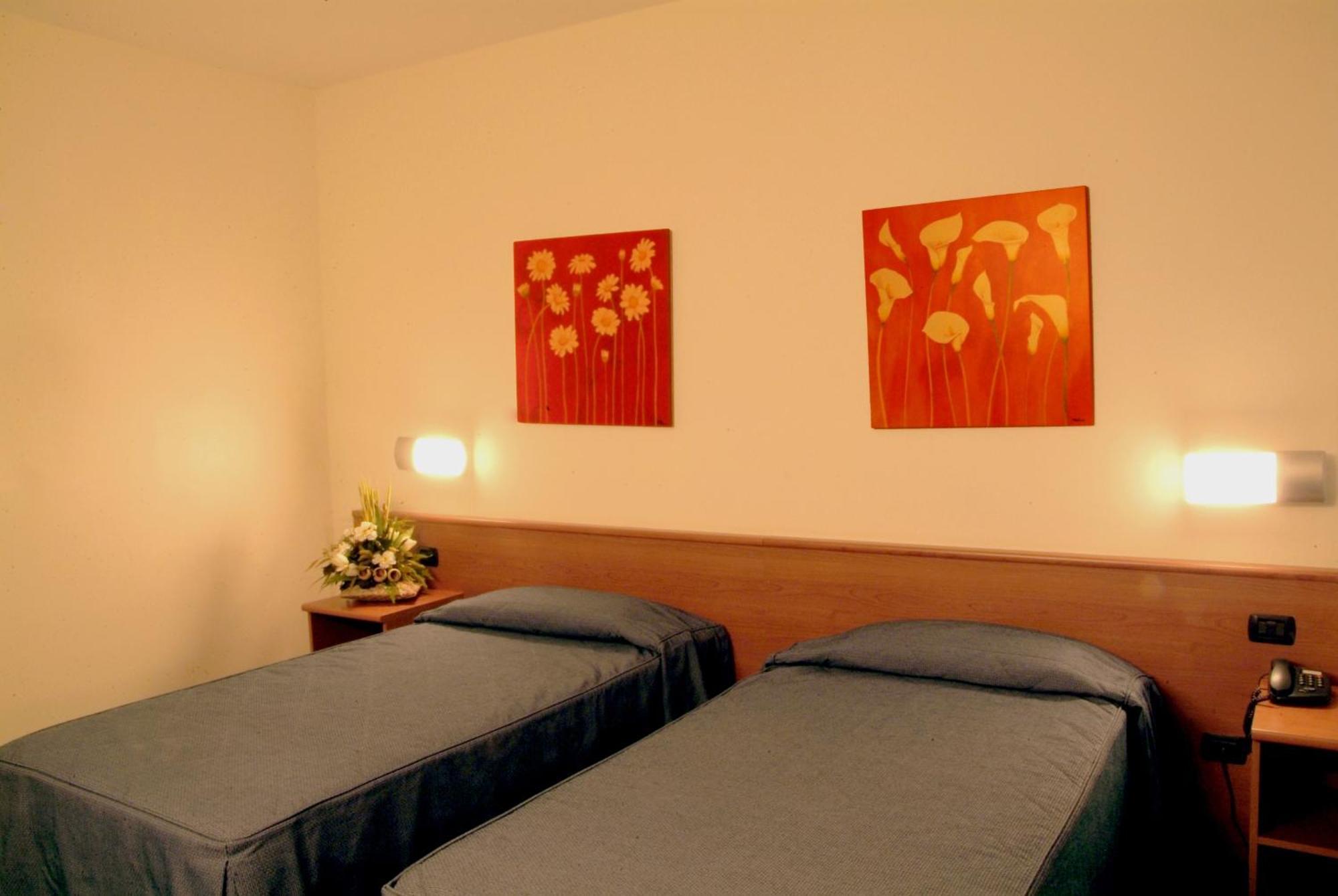פיאנצה Hotel Gallia מראה חיצוני תמונה