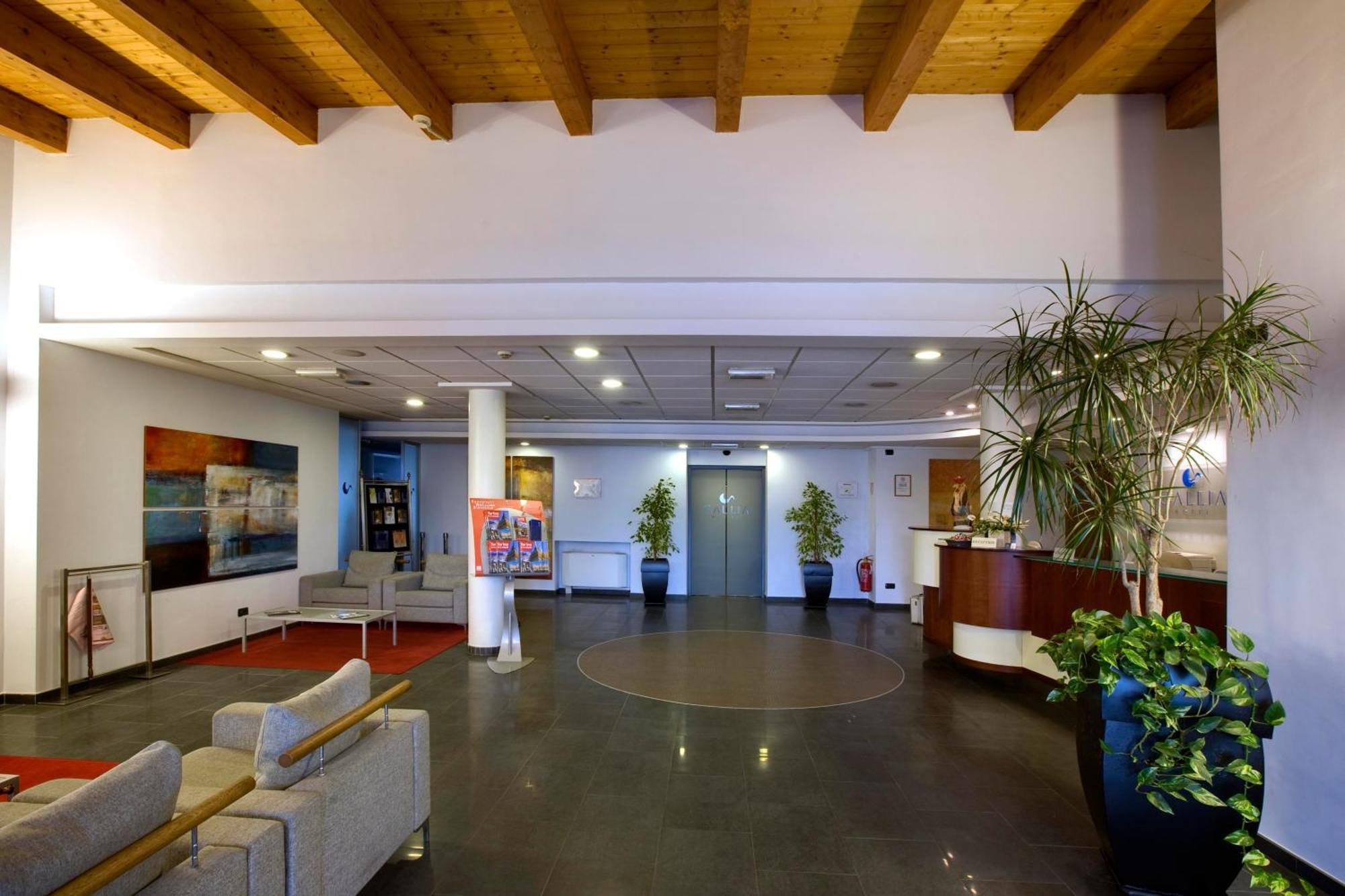פיאנצה Hotel Gallia מראה חיצוני תמונה
