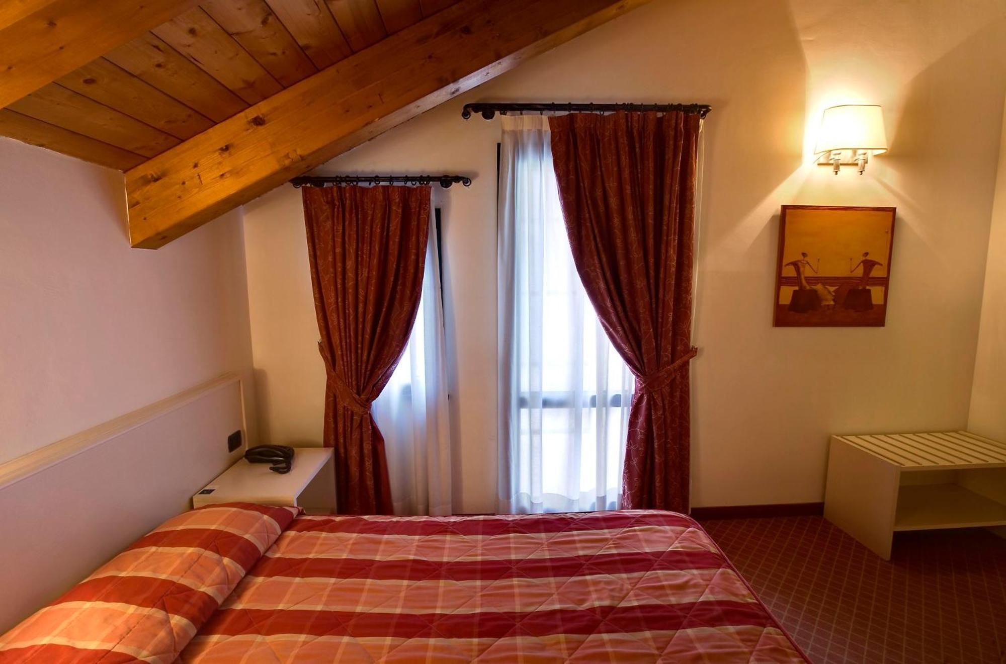 פיאנצה Hotel Gallia מראה חיצוני תמונה