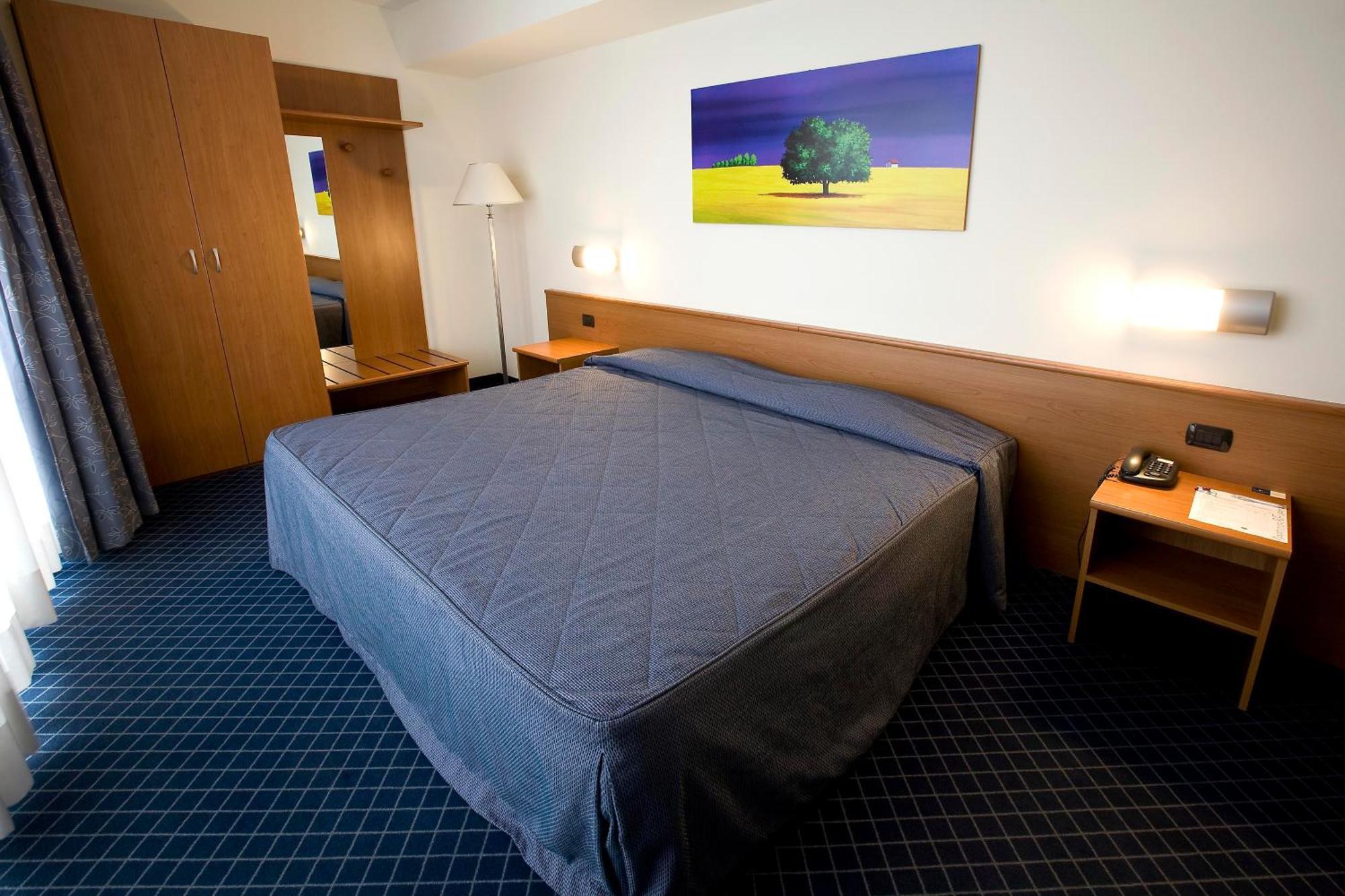 פיאנצה Hotel Gallia מראה חיצוני תמונה