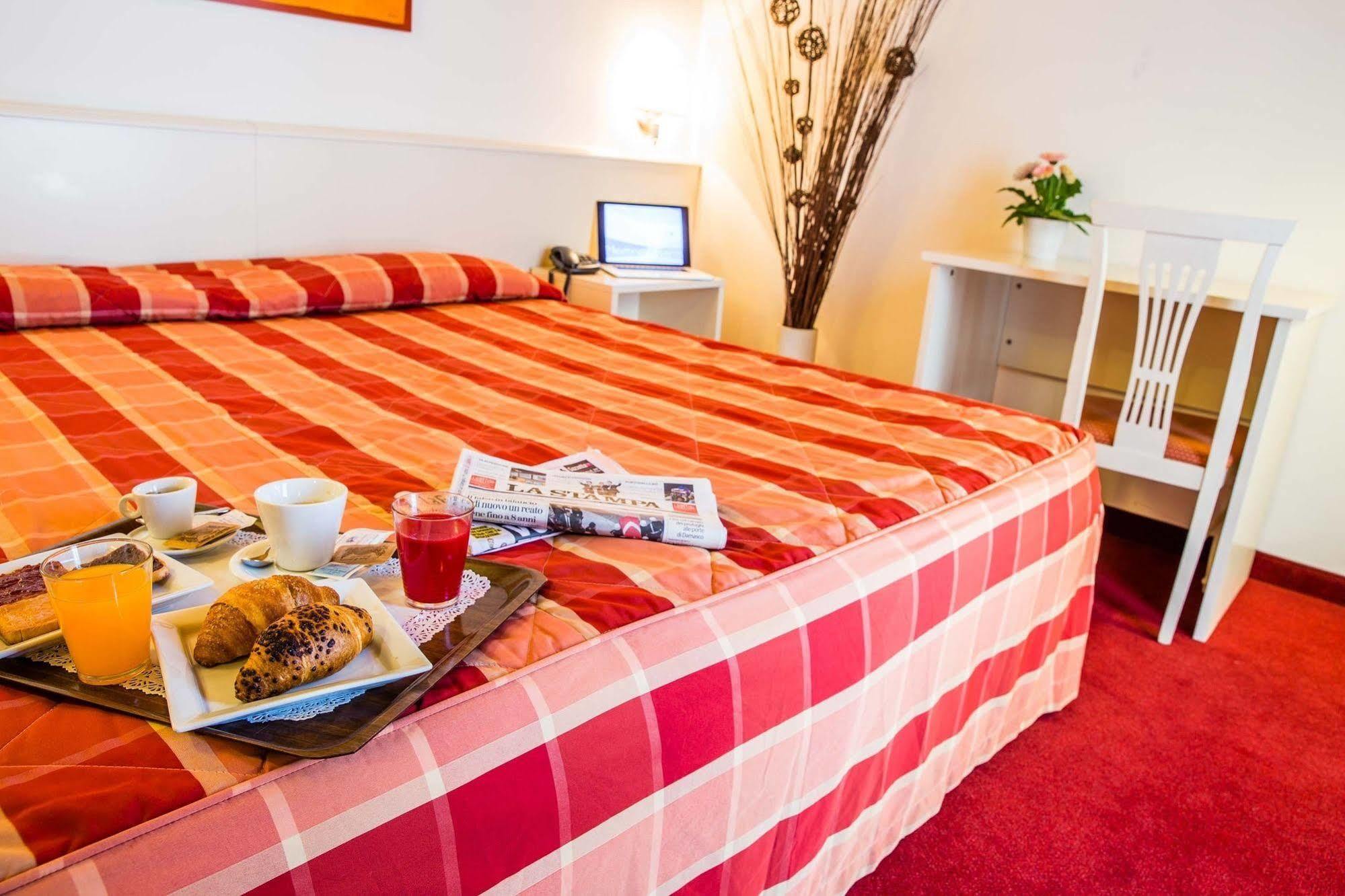 פיאנצה Hotel Gallia מראה חיצוני תמונה