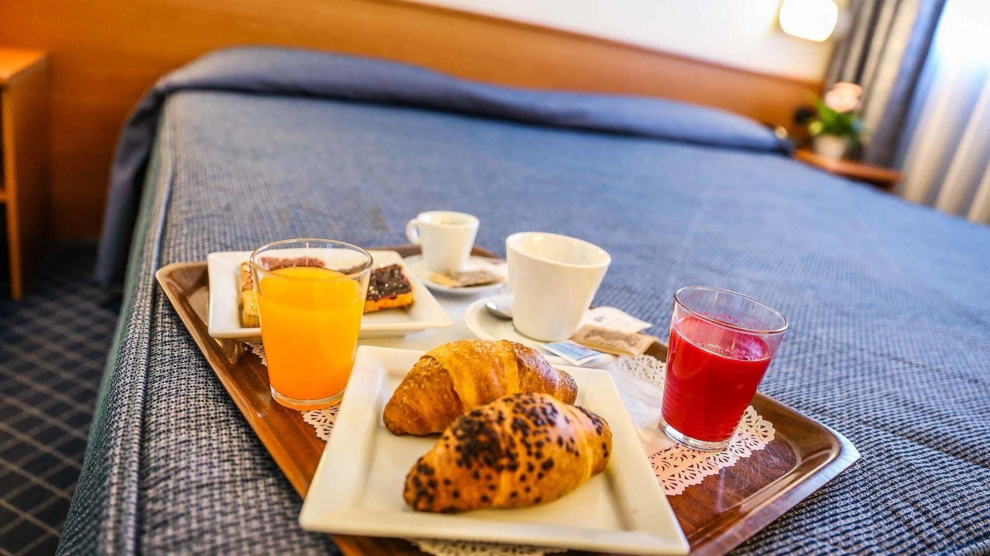 פיאנצה Hotel Gallia מראה חיצוני תמונה