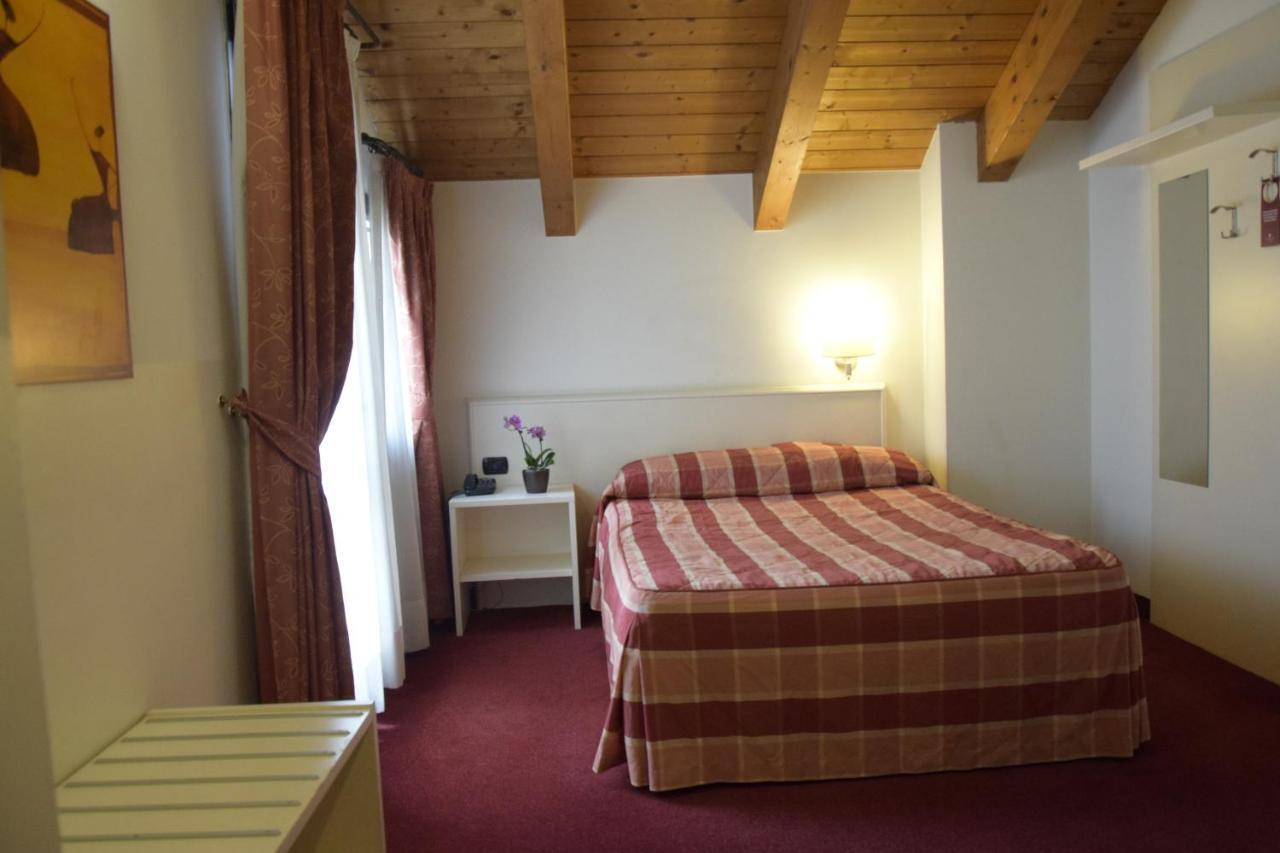 פיאנצה Hotel Gallia מראה חיצוני תמונה