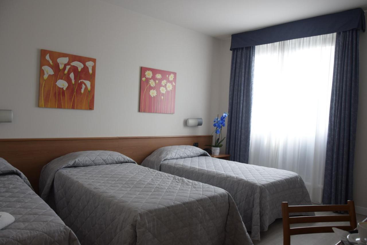 פיאנצה Hotel Gallia מראה חיצוני תמונה