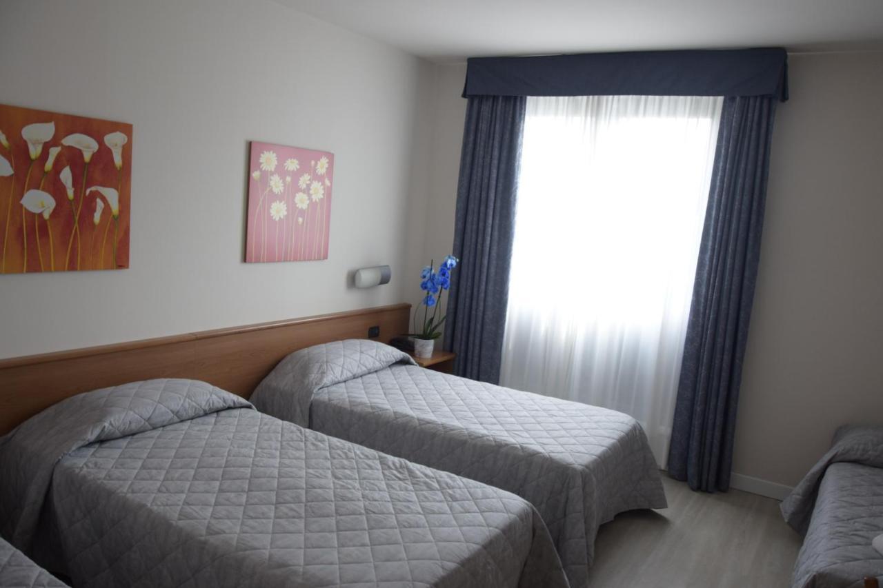 פיאנצה Hotel Gallia מראה חיצוני תמונה